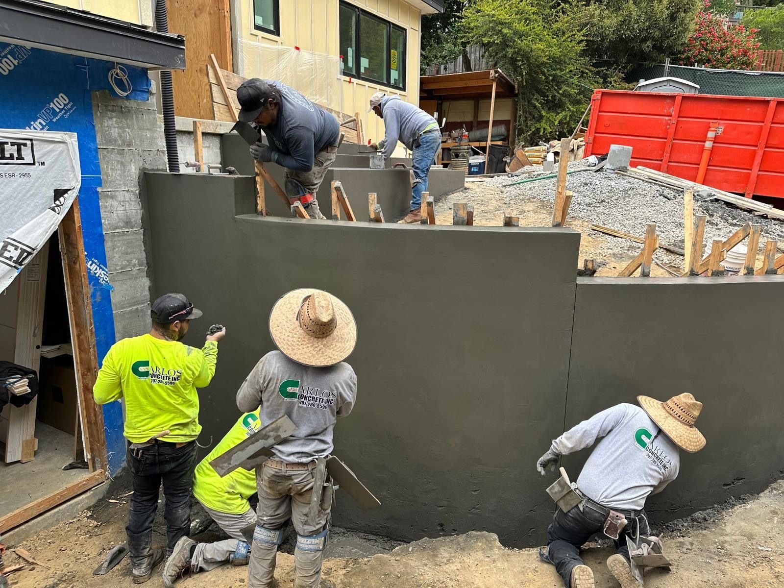Concrete retaining wall construction